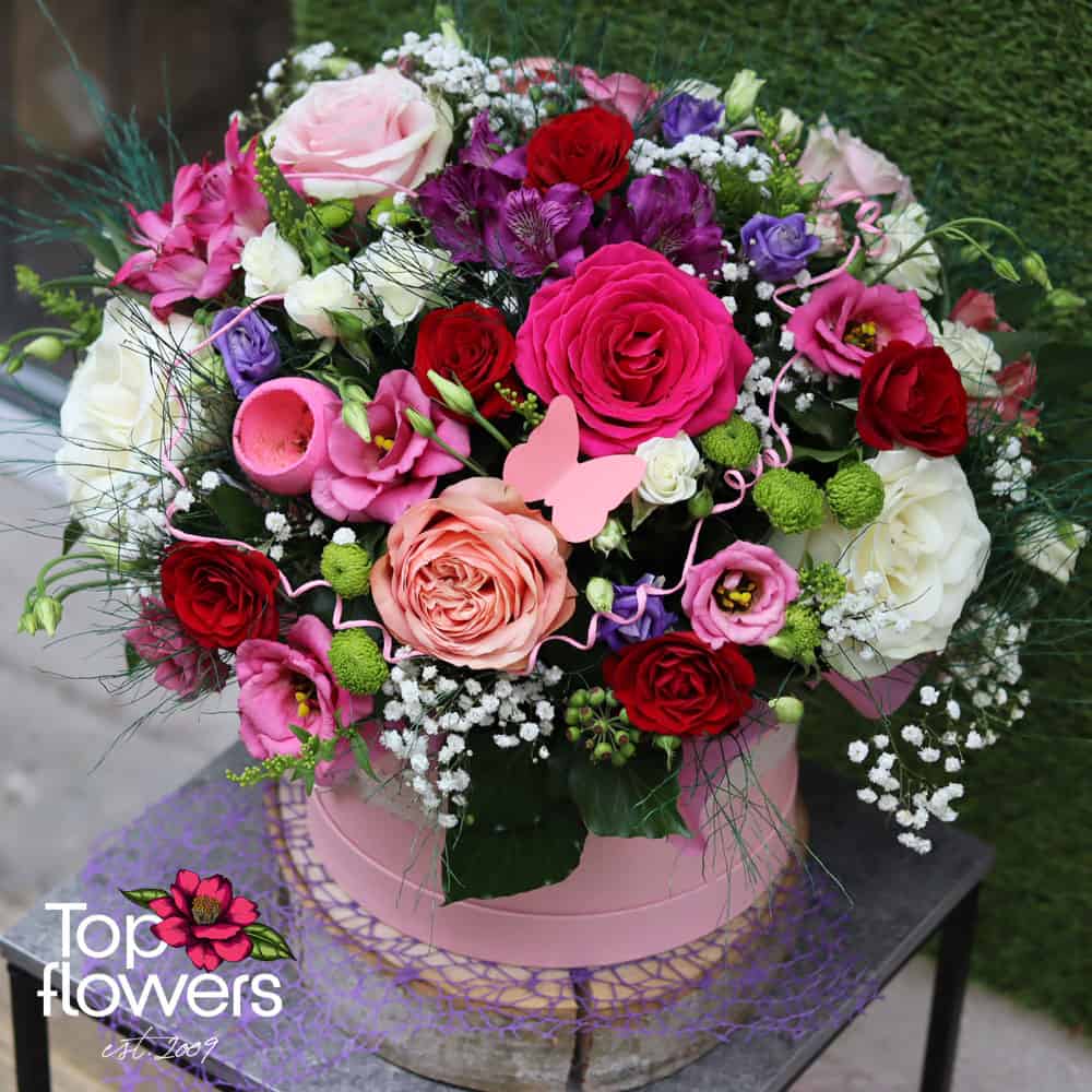 Цветна Аранжировка в Розова Кутия