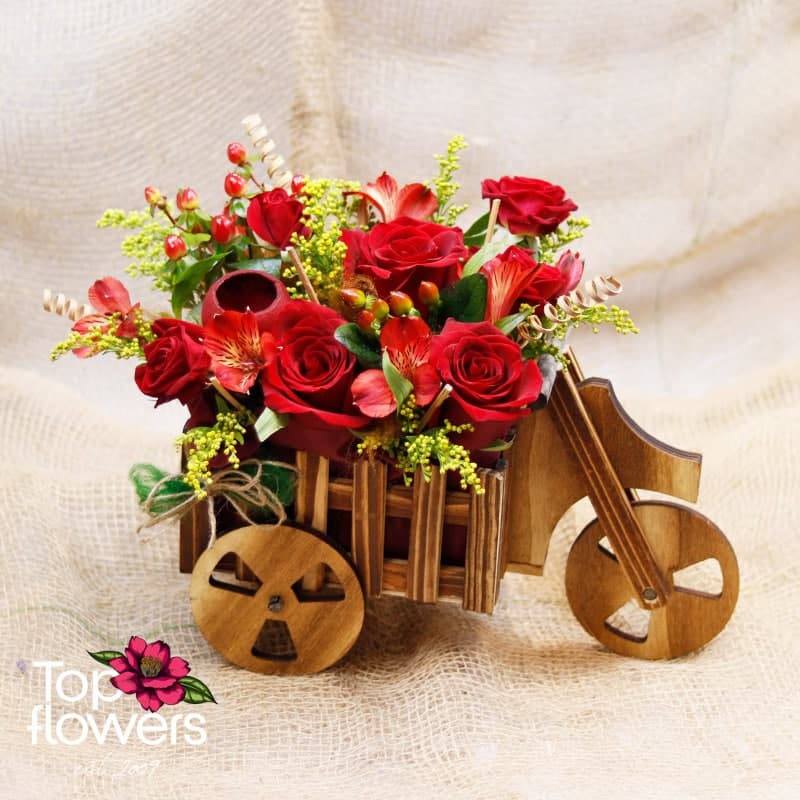 Аранжировка Колело с Червени Рози