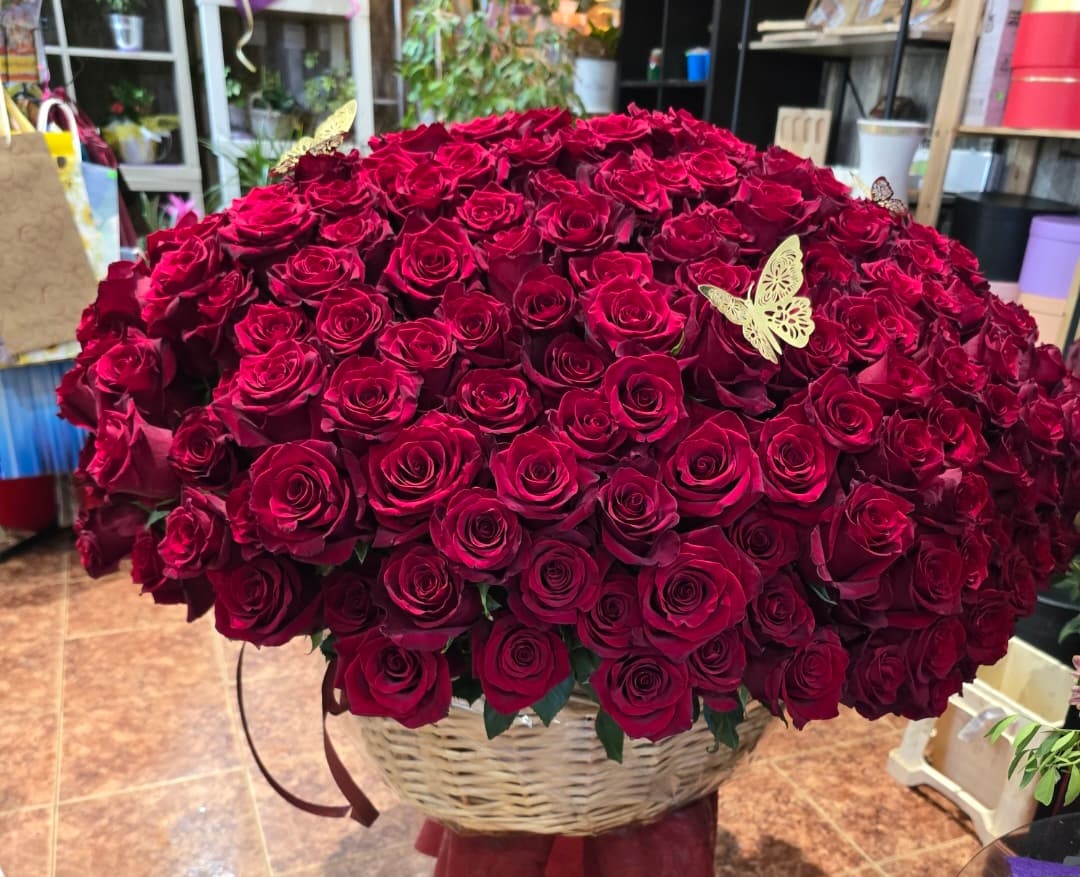 Кошница с 333 рози - изображение 1