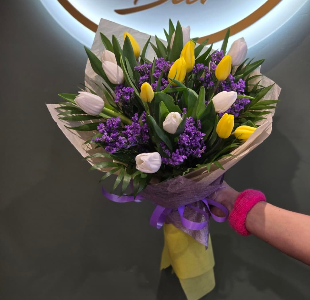 Букет от 15 свежи лалета - изображение 1